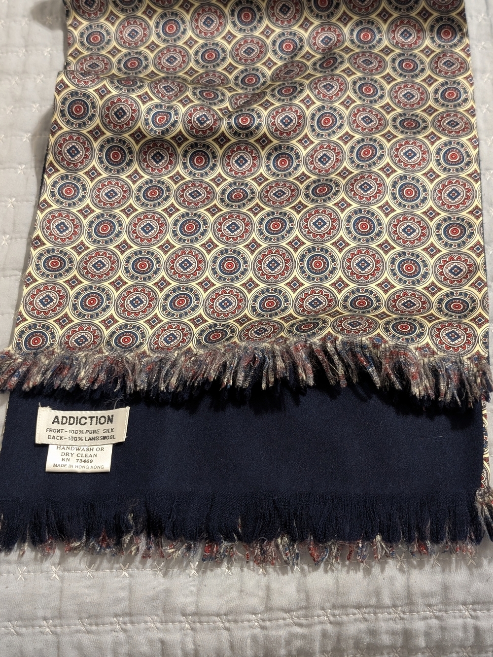 Vintage Addiction Reversible Silk & Lambswool Medallion Scarf - Excellent
